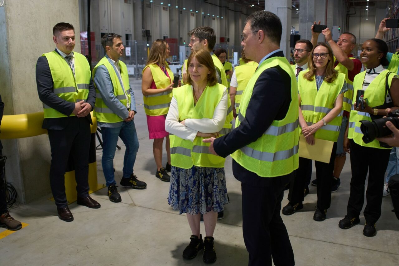 Ambasadorul SUA în România: „România a devenit un lider în Europa în ceea ce priveşte reducerea dependenţei sale de energie cu emisii de carbon”