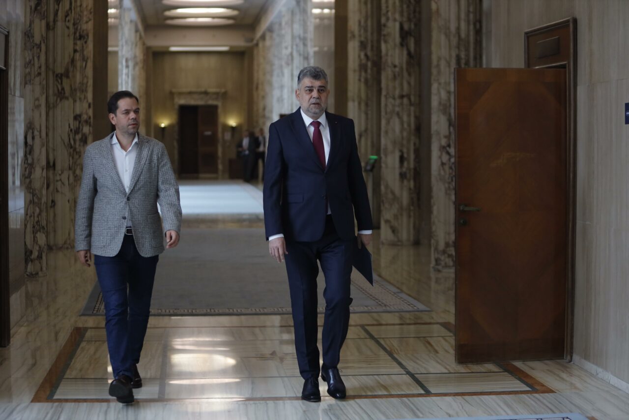 Guvernul va reduce numărul secretarilor de STAT de la 120 la 55. Sunt discuții avansate la ministere