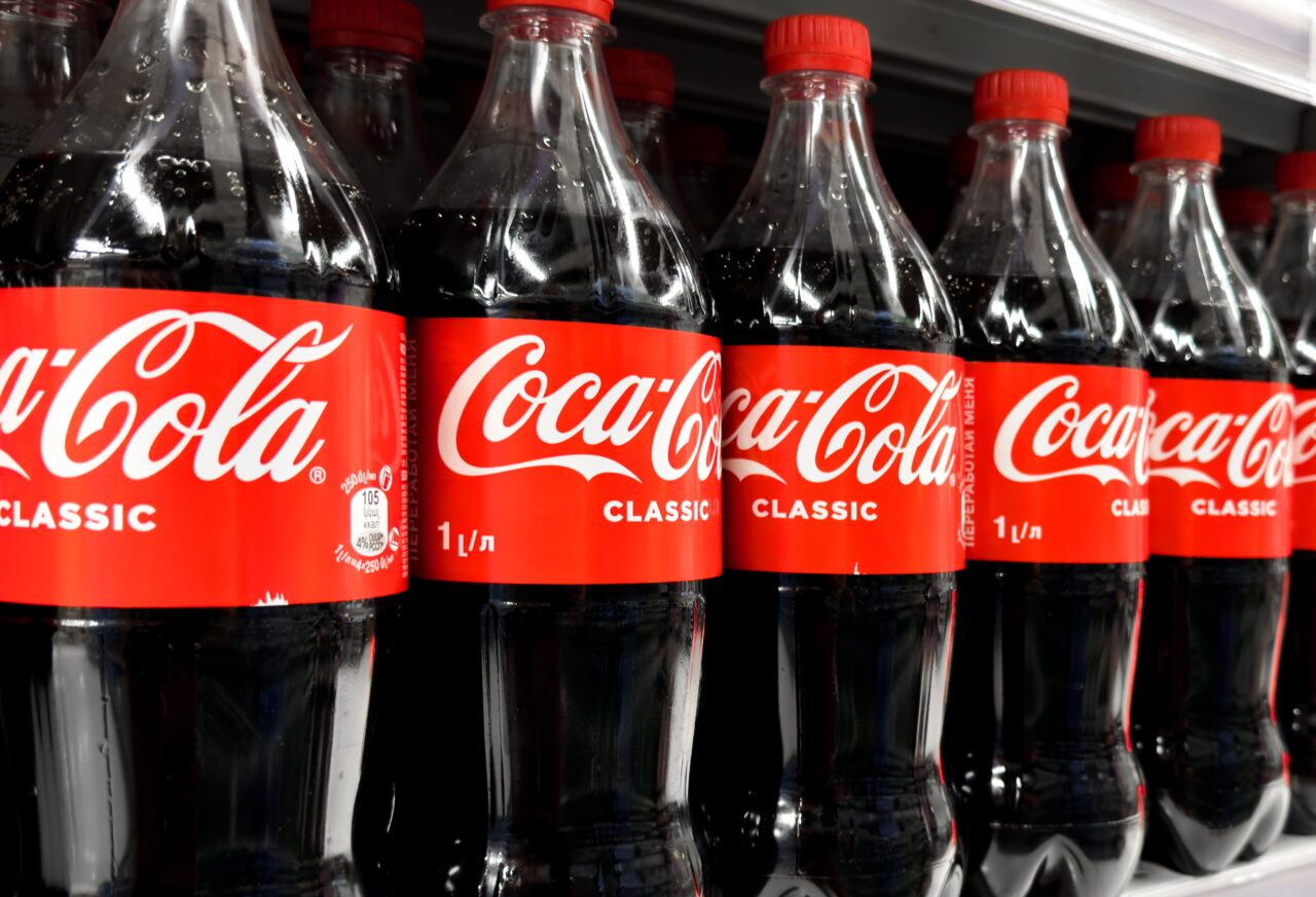 Cetățean britanic, revoltat de prețul unei sticle de Coca Cola: „Tot ce am strâns într-un an de muncă în UK s-a dus în două săptămâni în România”