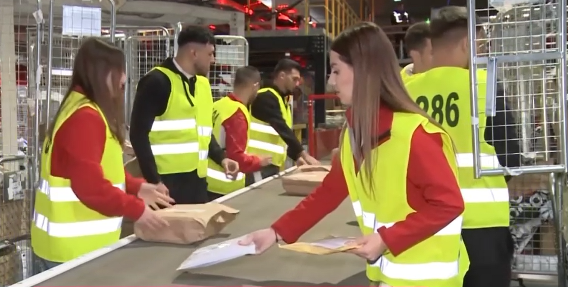 Comerțul online din România, în CREȘTERE. În 2023 au fost cheltuite peste 10 miliarde de euro, iar anul acesta cifrele sunt și mai mari