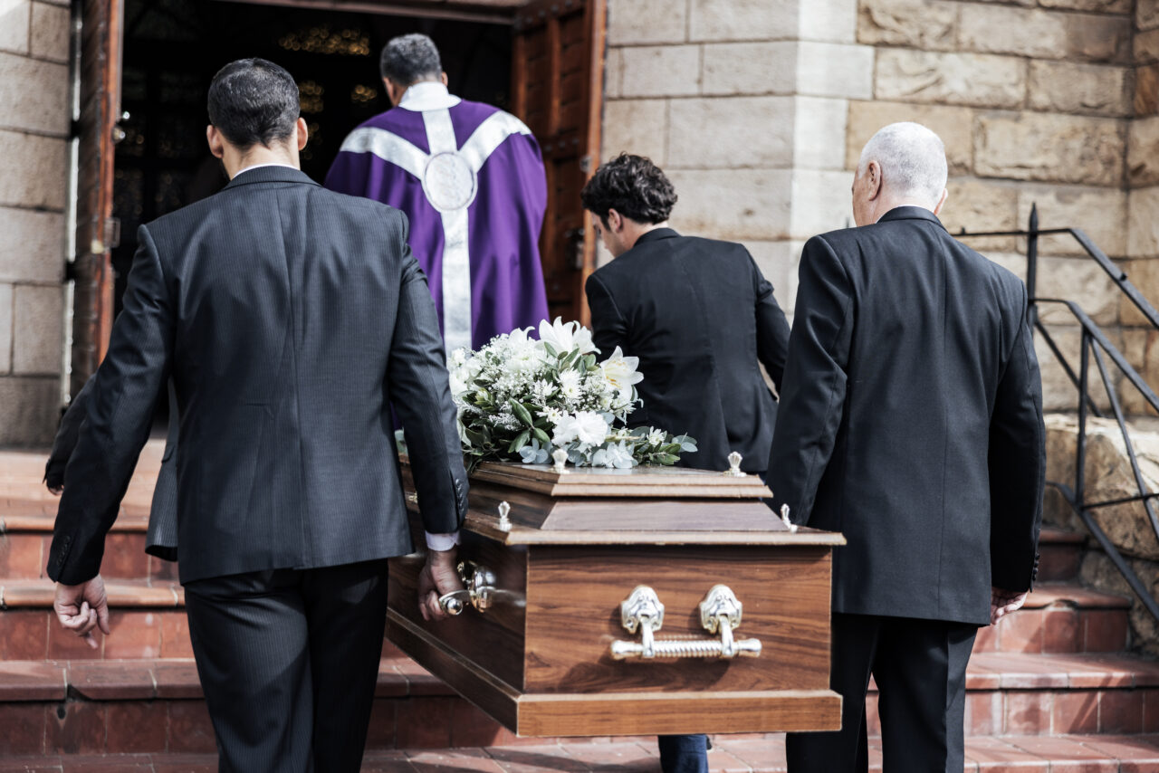 Mobilizare incredibilă în comunitatea românească din Italia, după ce un român, tată a patru copii, a fost găsit mort. Cum este sprijinită familia