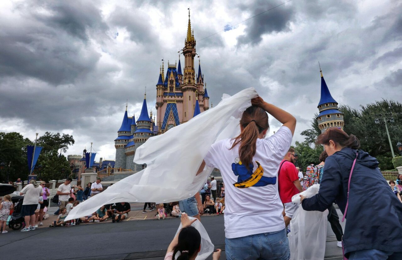 FAKE NEWS rusesc distribuit masiv cu „tărâmul Disney” sub ape, după ce uraganul Milton a lovit Florida