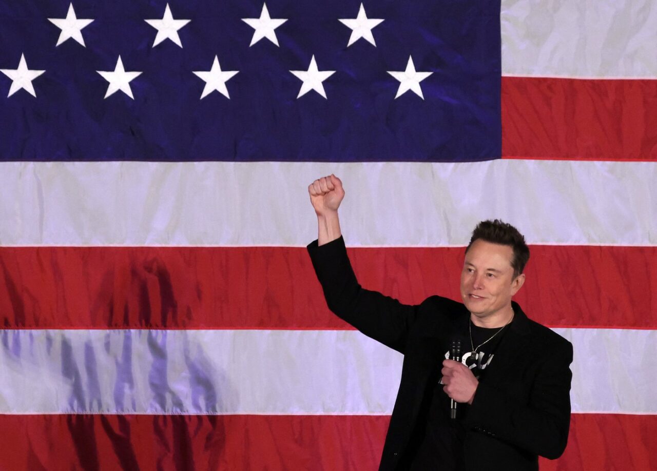 Elon Musk rescrie harta politică a lumii. Patronul Tesla îl vrea PLECAT din fruntea partidului Reform UK pe Nigel Farage!