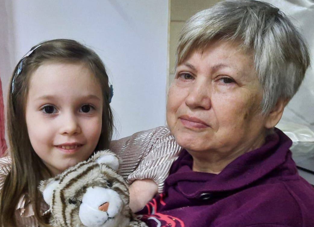 O femeie și nepoata sa în vârstă de 6 ani, ambele de cetățenie ucraineană, sunt date DISPĂRUTE în București. Poliția le-a dat în urmărire națională