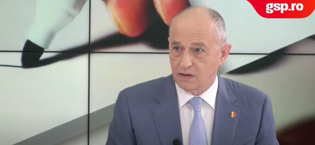 Mircea Geoană se CONTRAZICE în mai puțin de un minut: „M-am apucat să fiu antrenor de fotbal”/ „Eu, ca antrenor?! Nu…Eu am fost tot timpul antrenat”