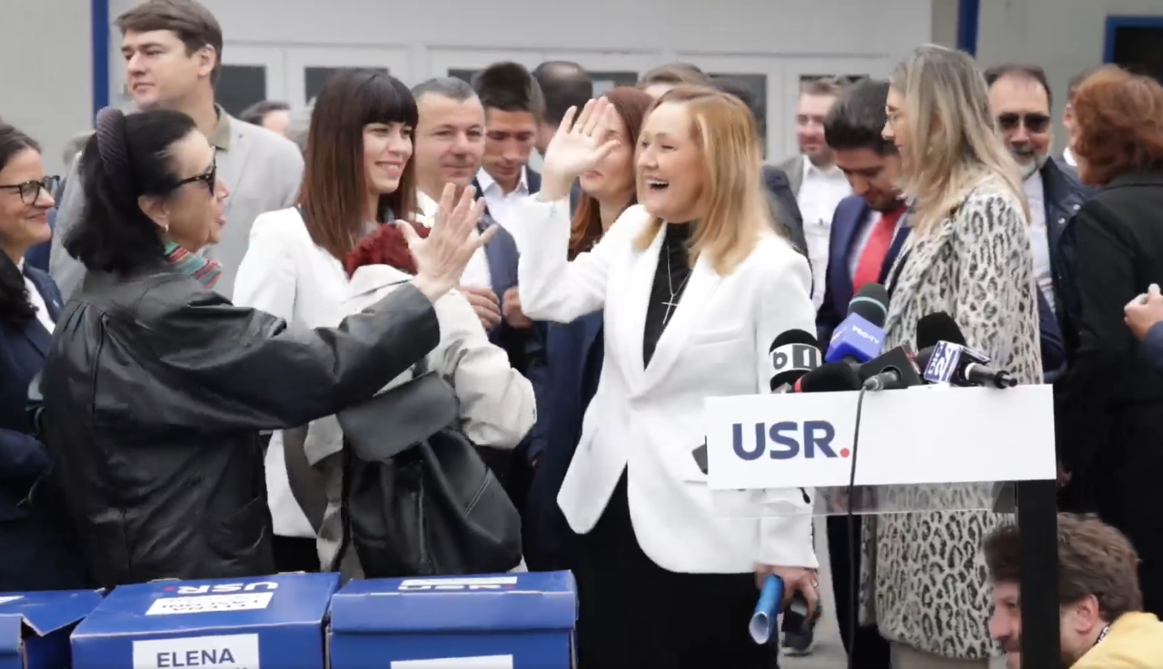 Elena LASCONI exclude orice asociere cu EXTREMIȘTII, pentru că sunt „dușmanii poporului”/Eu îl admir în continuare pe domnul Traian Băsescu