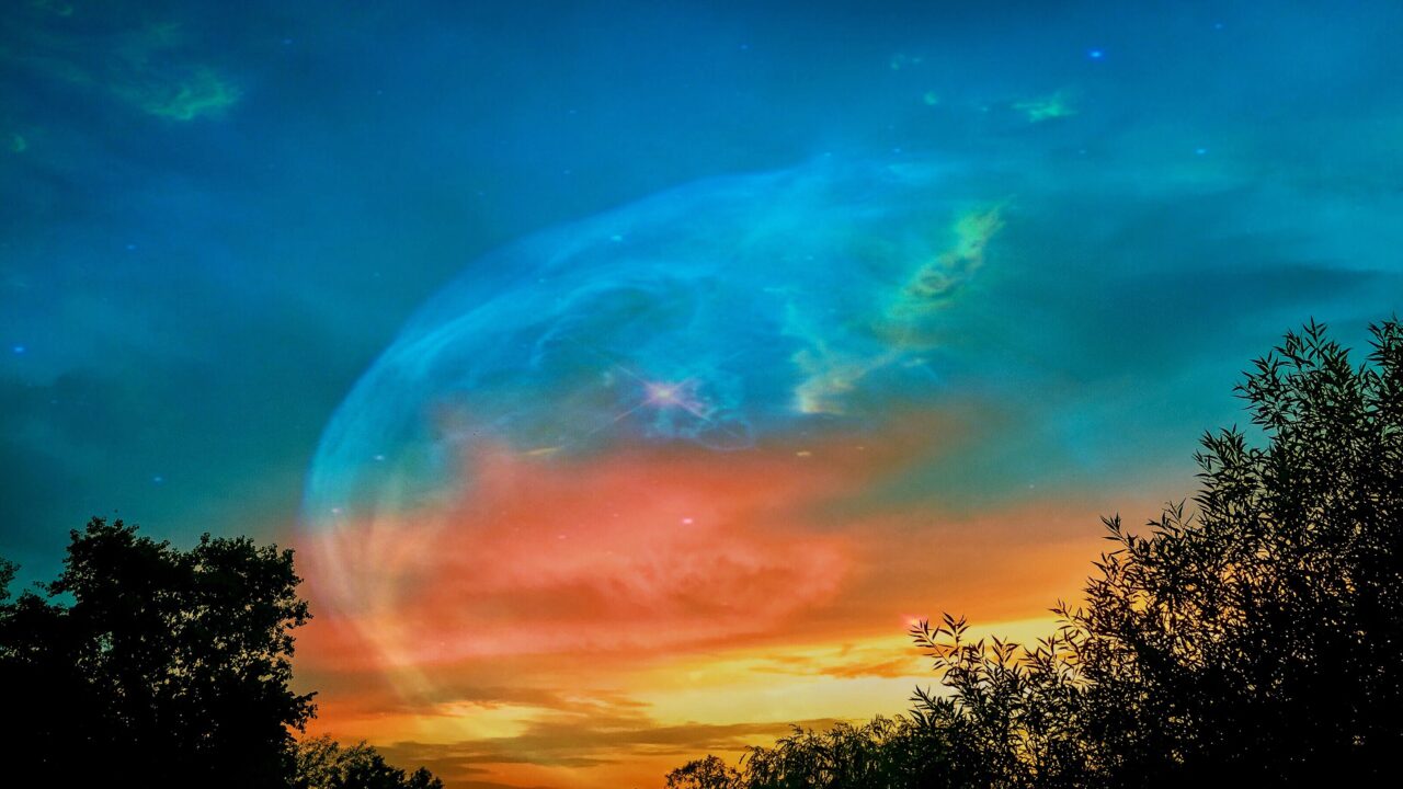 O furtună geomagnetică puternică va lovi azi Pământul. Cum ne afectează