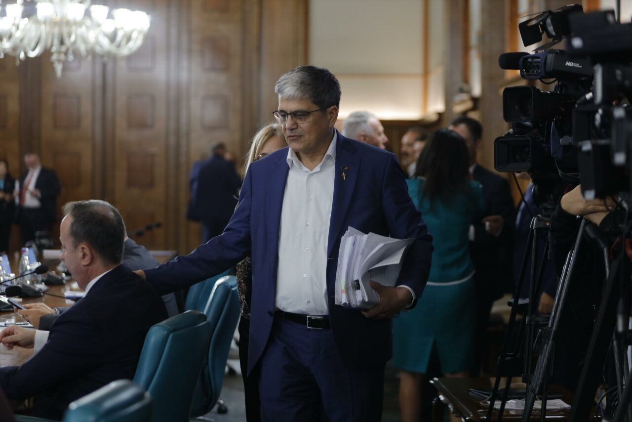 Marcel Boloș, la Bruxelles cu MANDAT din partea Coaliției/  Premierul: ,,A plecat pentru măsuri generale”