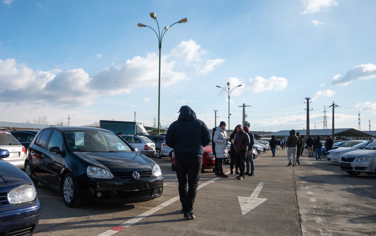 Mașinile urmează să se scumpească în 2025. Obiectivele UE de tranziție la energia verde nu au putut fi adoptate de producătorii auto în timp util