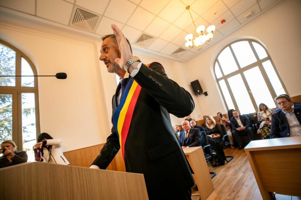 Liberalii din teritoriu fac opinie separată de centru/ Primarul din SLATINA a oferit postul de viceprimar consilierilor AUR