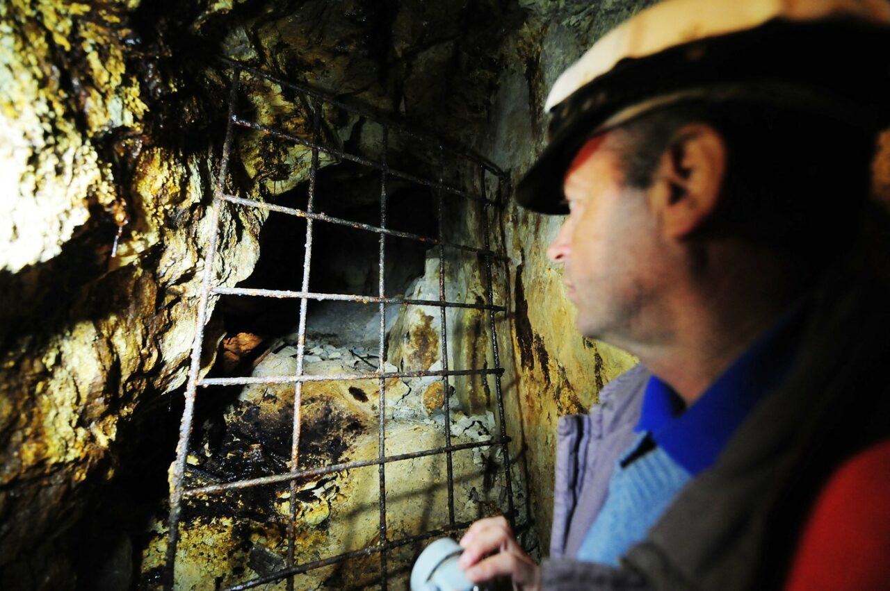 Roșia Montană Gold Corporation sistează întreținearea în una dintre cele mai vechi galerii MINIERE din România. Riscuri de accidente ecologice