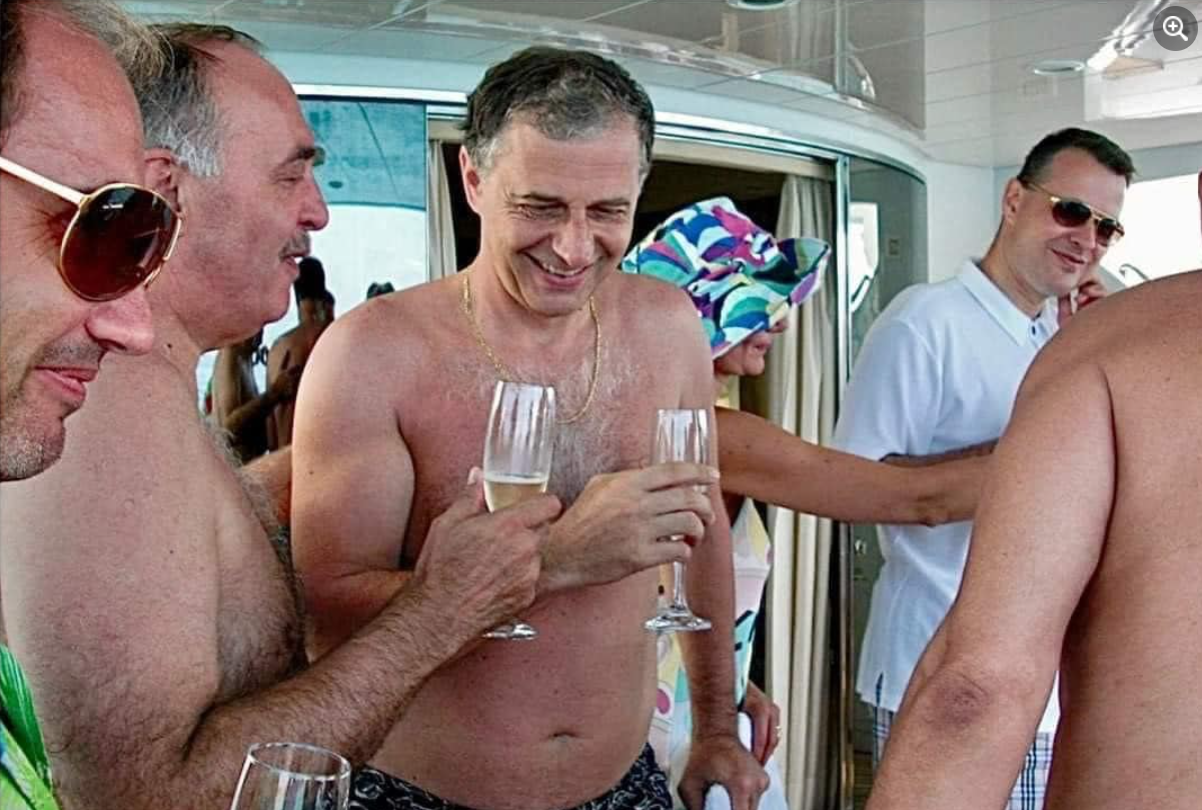 Lucian Romașcanu a publicat imagini inedite cu Mircea Geoană „pe iahtul lui Cristian Rizea”