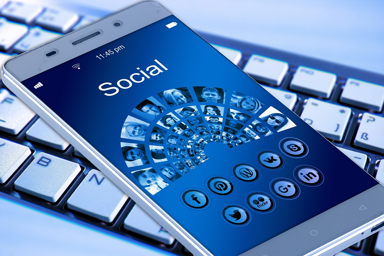 REVOLUT solicită Facebook să ramburseze banii utilizatorilor, păcăliți de escrocheriile de pe rețeaua de socializare