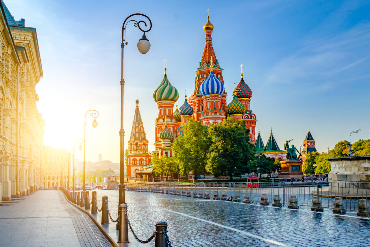 Coadă record la cele două secții de vot de la Ambasada Republicii Moldova din MOSCOVA