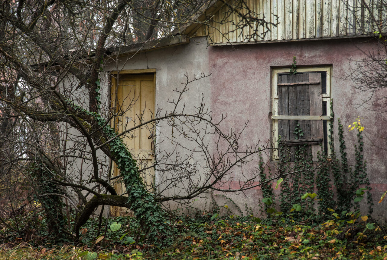 Povestea cutremurătoare a unei familii de români cu 8 copii, care a ajuns să locuiască într-o casă abandonată din Franța. „Mi-a fost rușine”
