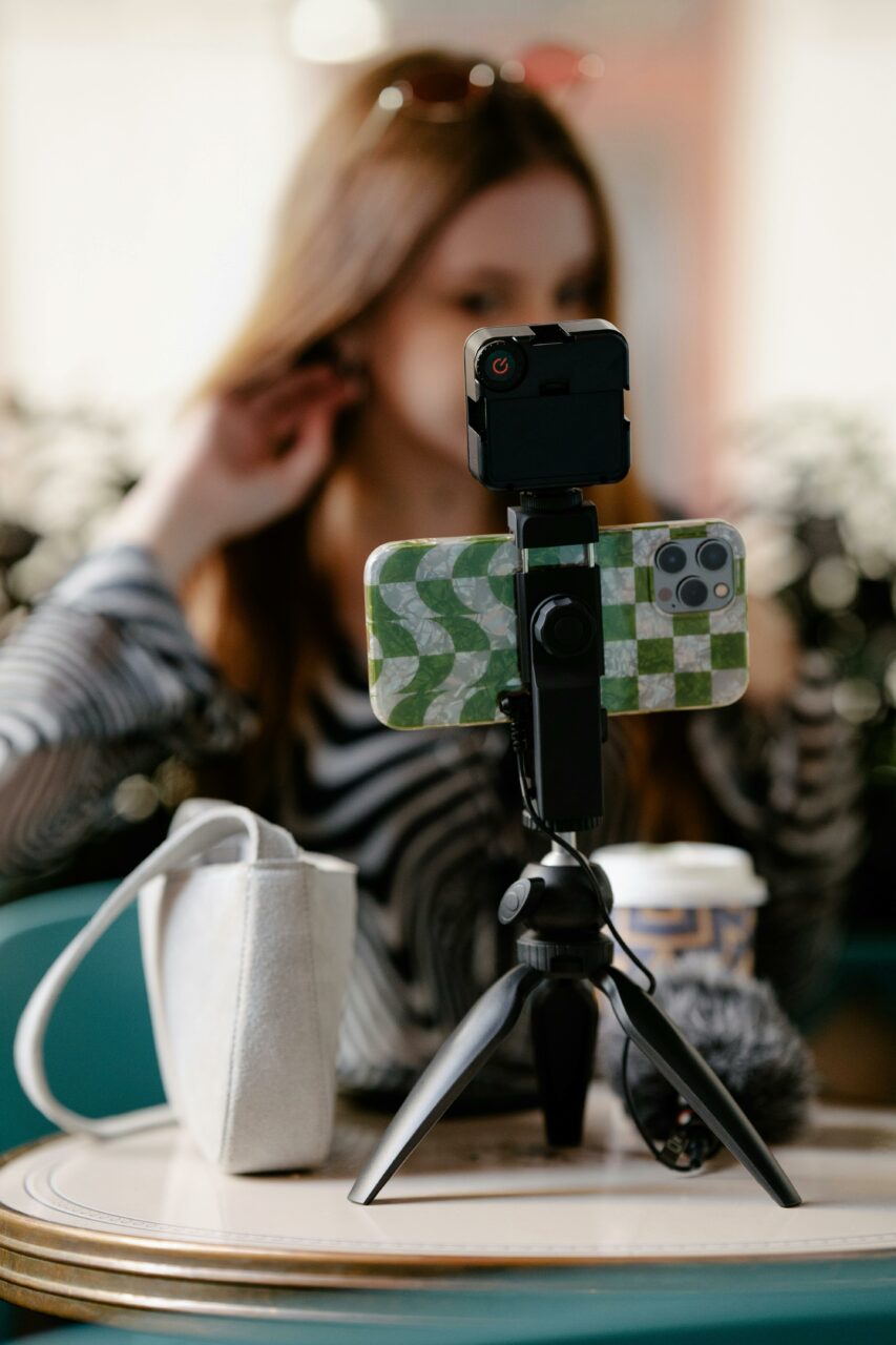 Școală de influenceri în IRLANDA. Influencer cu studii superioare