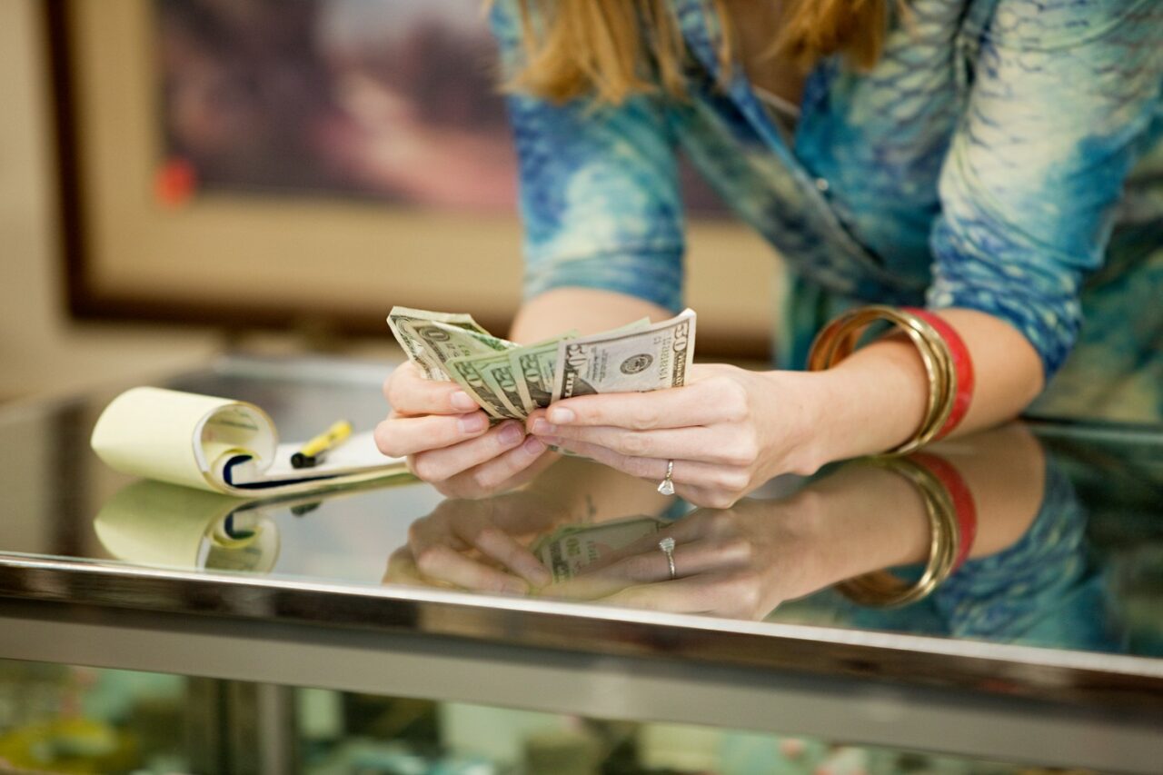 Noi TĂIERI de pensii și salarii în România? Deficitul bugetar și criza din Germania amenință economia națională