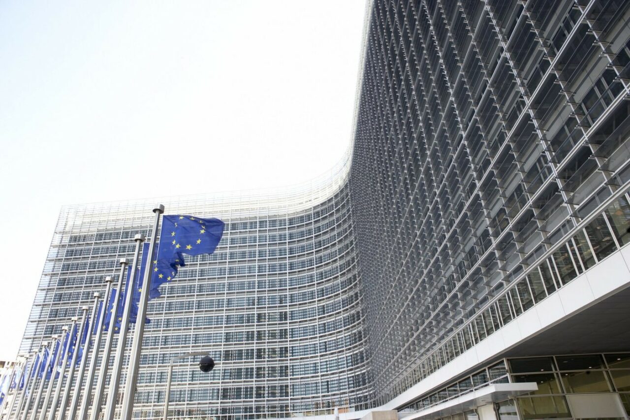 Comisia Europeană cere ROMÂNIEI să renunțe la plafonarea prețurilor la electricitate și gaze /Bucureștiul trebuie să ofere soluții în două luni