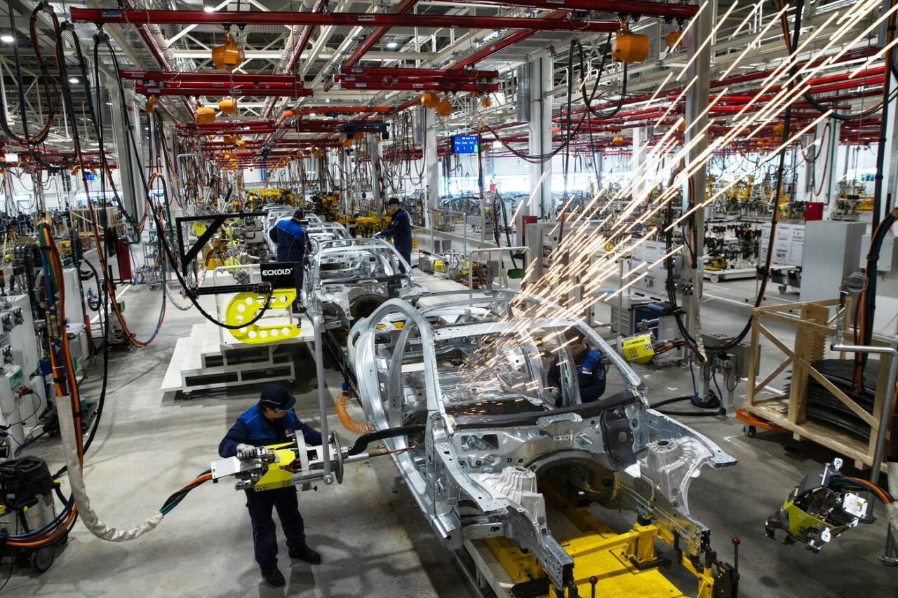 Declinul industriei AUTO germane se va perpetua până în 2035. Peste 100.000 de locuri de MUNCĂ vor fi pierdute