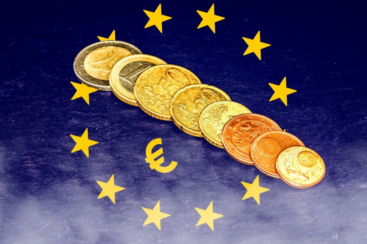 Economia zonei EURO dă semne de redresare. Datele din două state membre confirmă