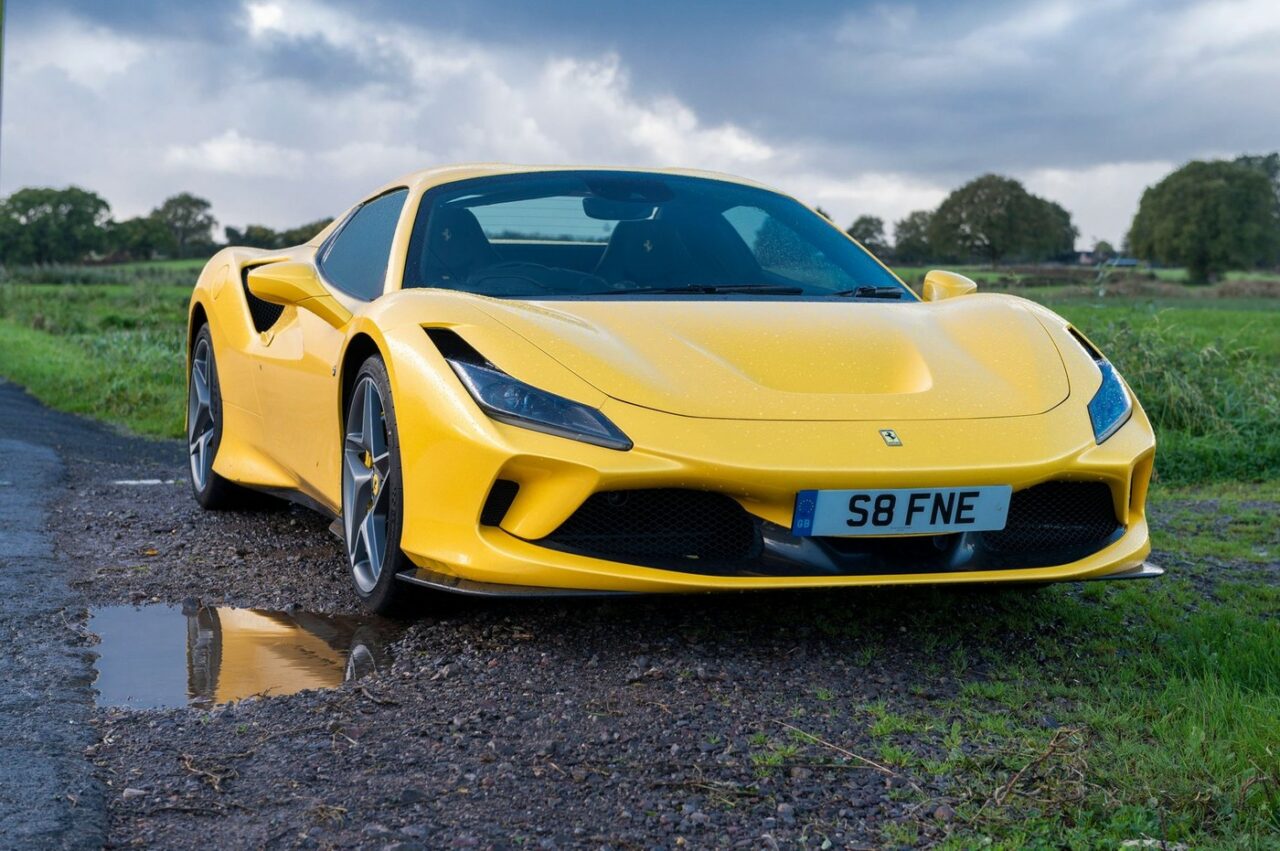 Un FERRARI de 200.000 de euro a fost pictat de copii la o petrecere aniversară. Imaginile virale care au uimit internetul