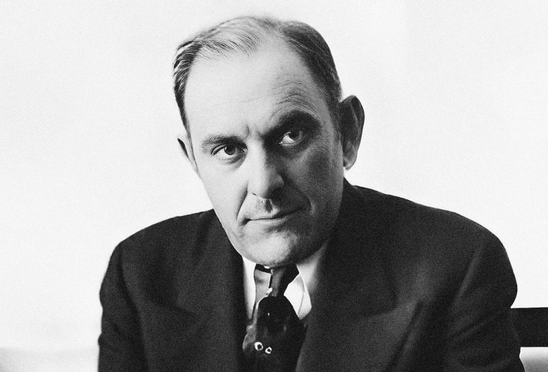 Povestea incredibilă a celui mai priceput ESCROC din istorie. A vândut Turnul Eiffel de două ori și l-a păcălit pe Al Capone