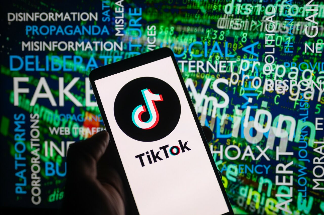 Sistemele de identificare a dezinformării electorale ale TikTok, Facebook și YouTube, puse la încercare de o organizație non-profit