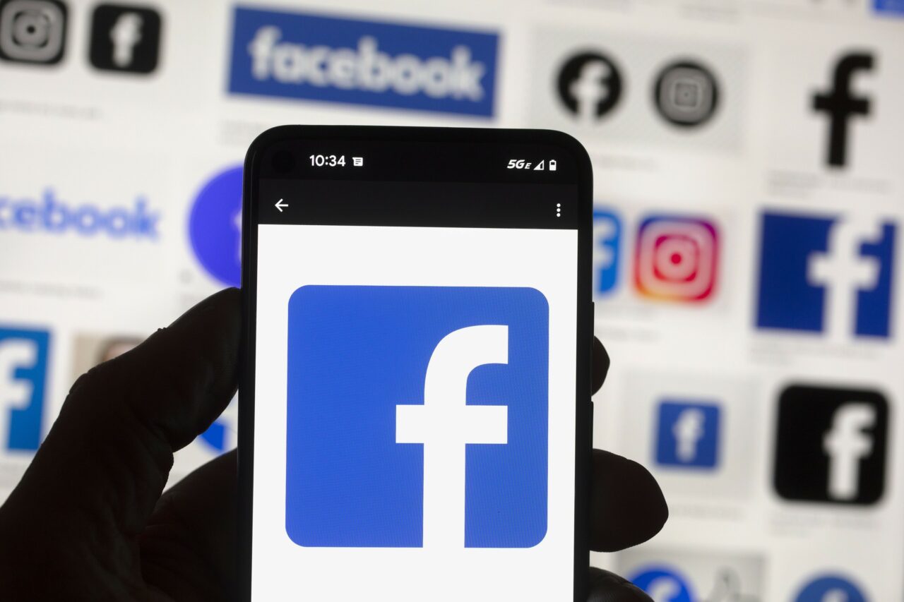 Facebook, acuzată de mai multe state americane că alimentează problemele de sănătate mintală în rândul adolescenților