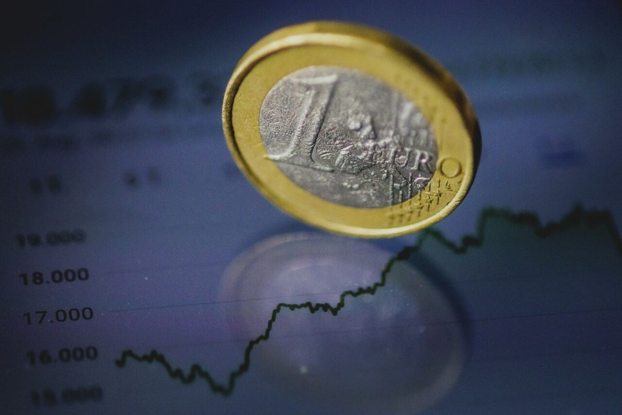 Economia ZONEI EURO încetinește, în contextul tensiunilor geopolitice /BCE recomandă reforme structurale pentru intensificarea competitivității UE