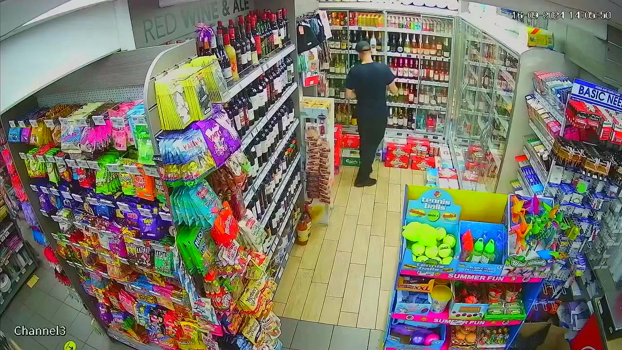 Bandă de hoți români, specializați în furtul de șampanie, în vizorul poliției din Marea Britanie