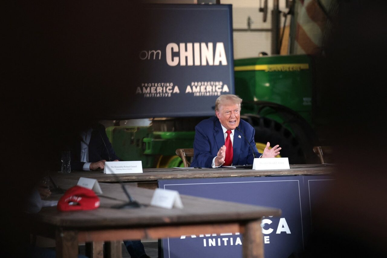 The New York Times: Hackeri chinezi au încercat să acceseze telefoanele lui Donald Trump și JD Vance