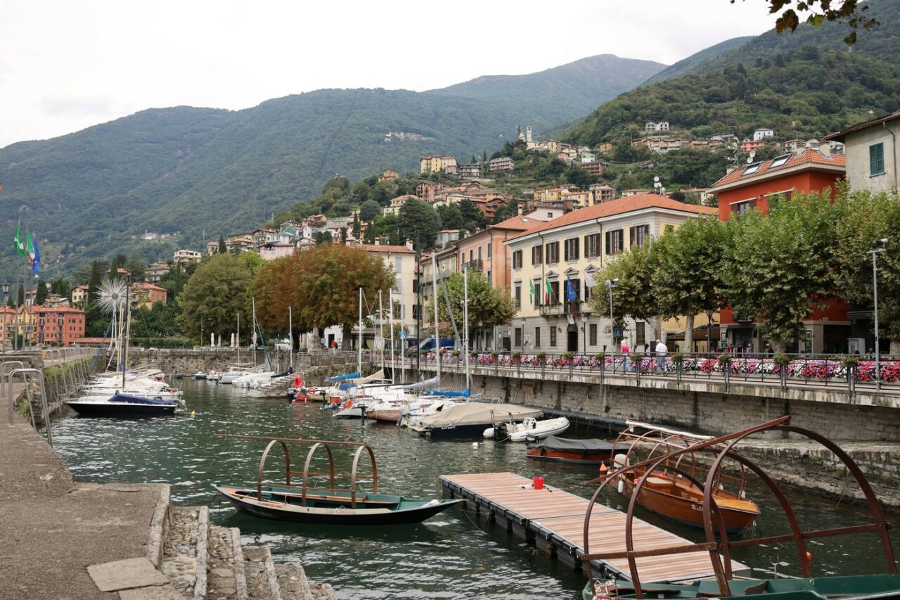 Cât costă o STICLUȚĂ cu AER, de la cea mai exclusivistă destinație din Italia. Suvenirul este foarte căutat de turiști