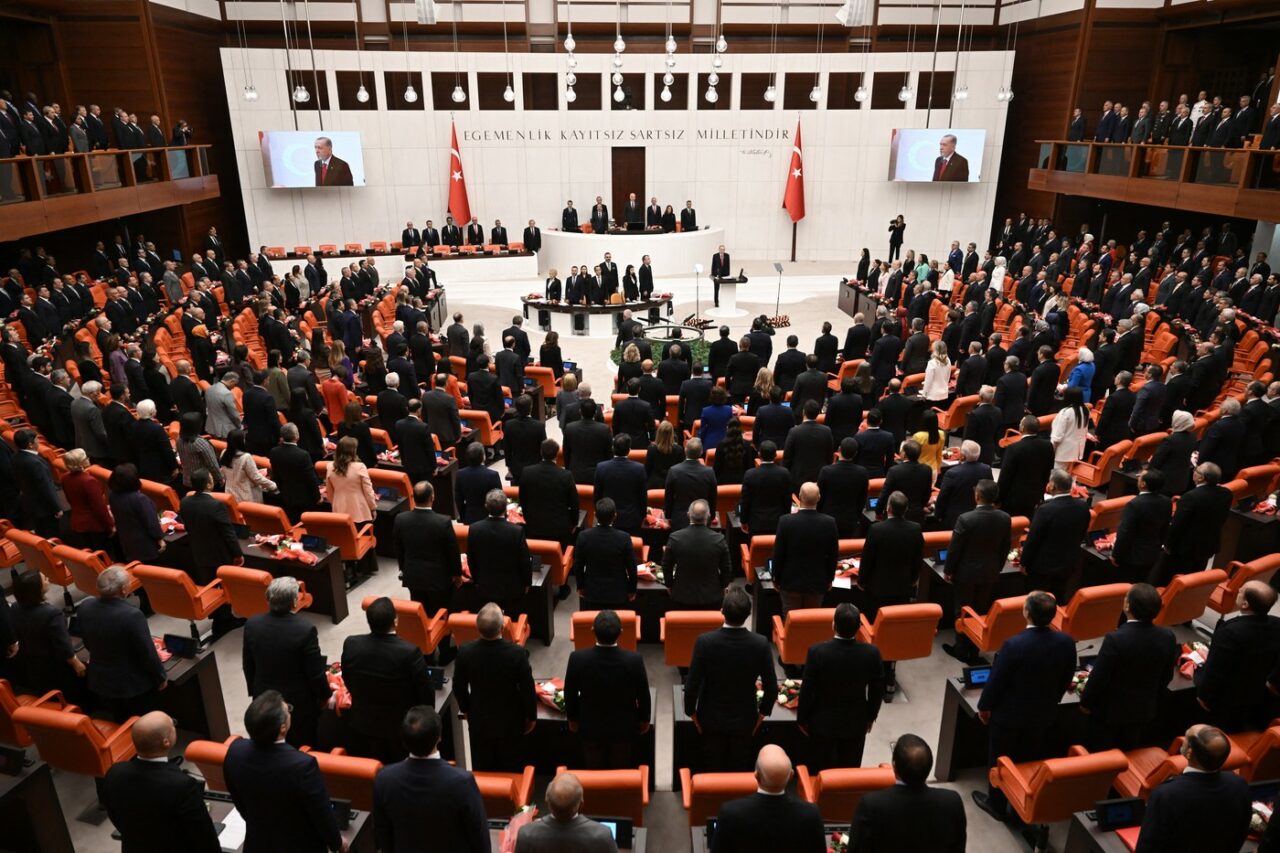 Parlamentarii turci discută problema Orientului Mijlociu cu ușile închise. Președintele Erdogan a sugerat că Israelul este pregătit să INVADEZE Turcia