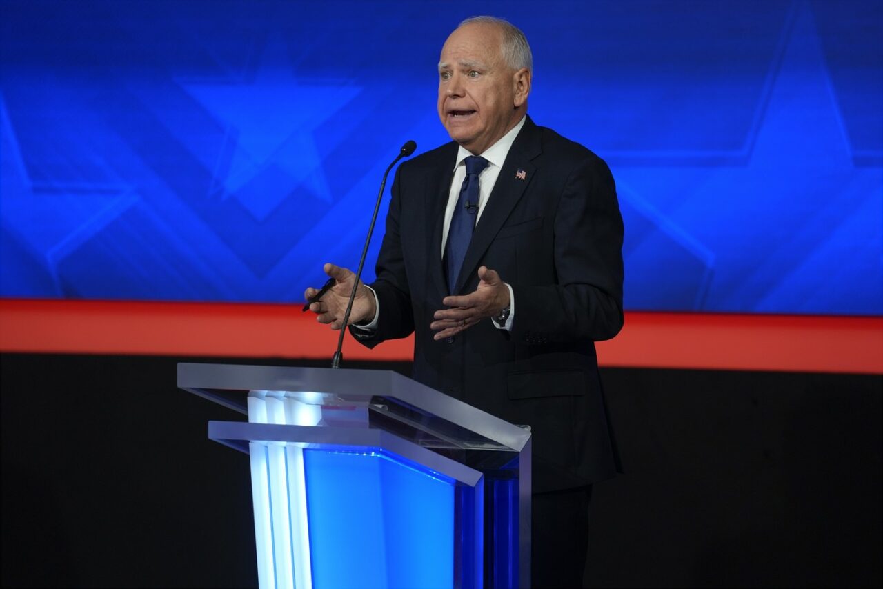 DEZBATERE SUA. Tim Walz folosește atacul Iranului asupra Israelului pentru a-l critica pe Trump: „Nu este ce avem nevoie acum”