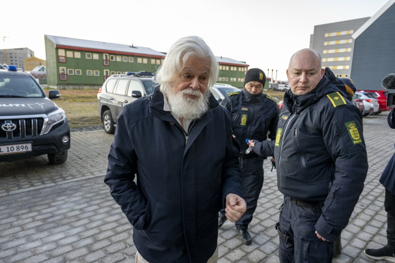 Un activist de mediu căutat de japonezi a cerut azil politic în Franța