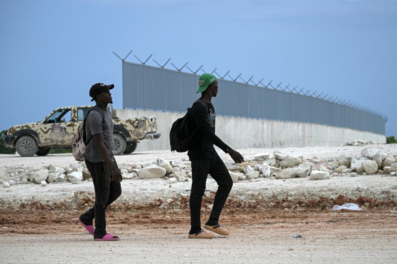 Țara care amenință că va deporta 10.000 de migranți pe săptămână. Decizia luată de președinte