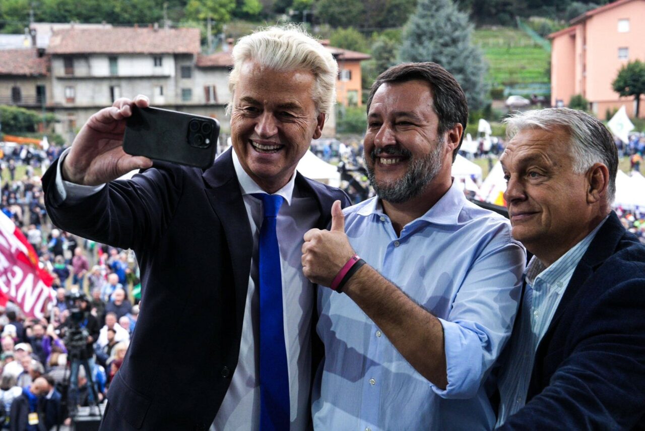 Matteo Salvini, aclamat de Viktor Orban la congresul Ligii Nordului, în timp ce procurorii italieni cer condamnarea lui la șase ani de închisoare