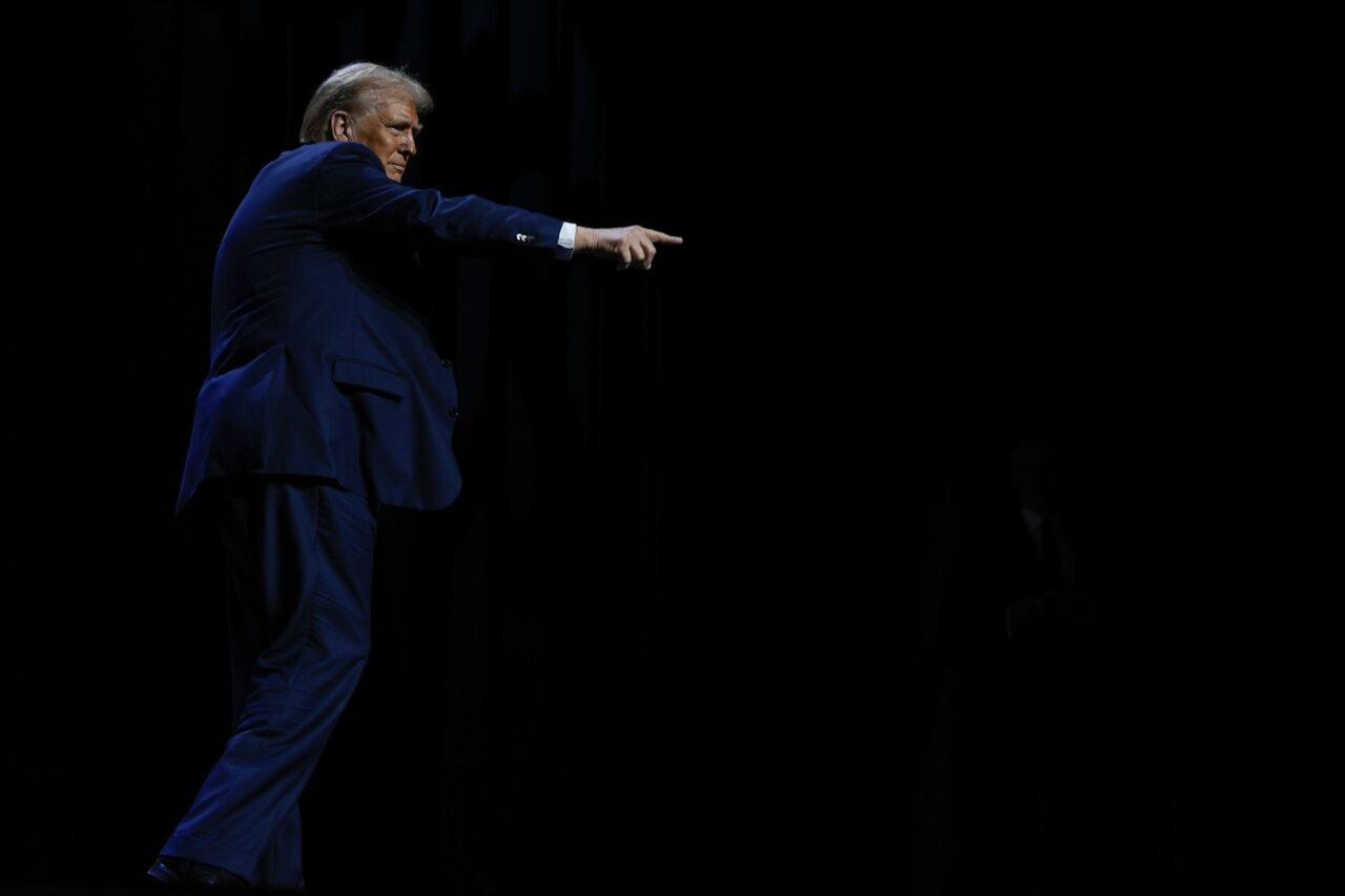 Trump scoate din arsenalul său ultimele arme înainte de ALEGERI: promite reducerea impozitelor și taxelor