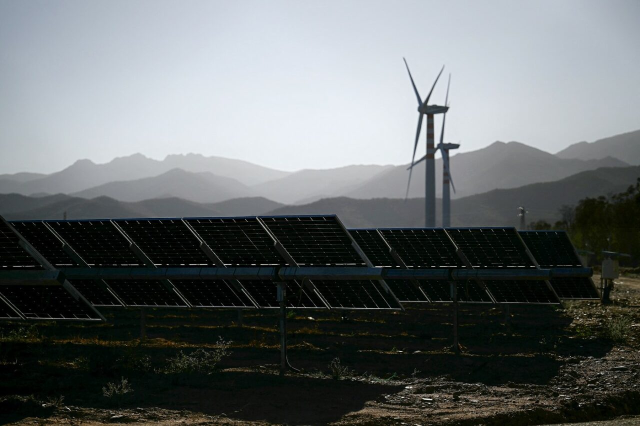 Bloomberg: Tranziția energetică este propulsată prin utilizarea CĂRBUNELUI, în contextul creșterii necesarului de electricitate