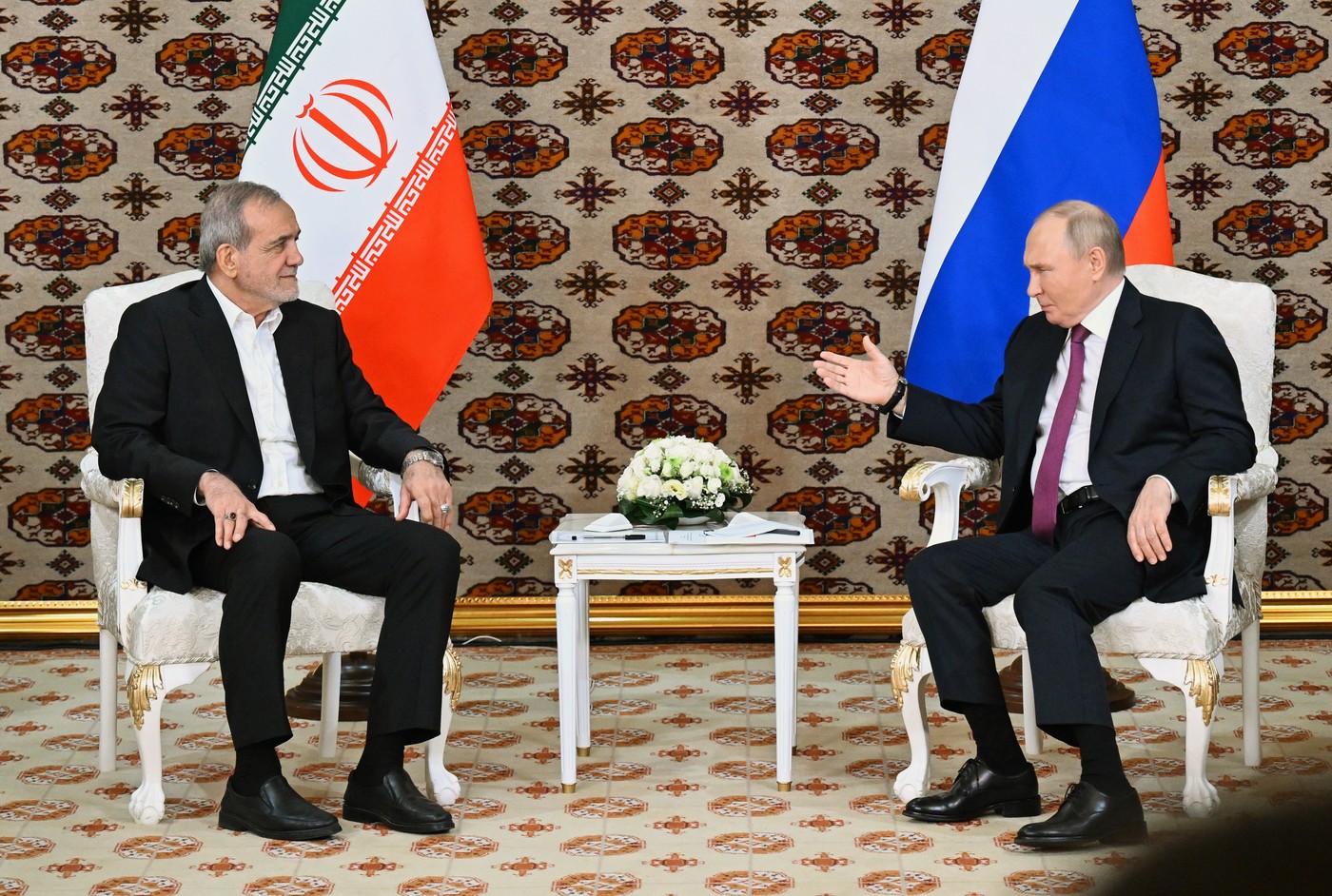 Rusia își consolidează legăturile DIPLOMATICE cu Iranul. Întâlnirea dintre Putin și Pezeshkian reaprinde temerile OCCIDENTULUI