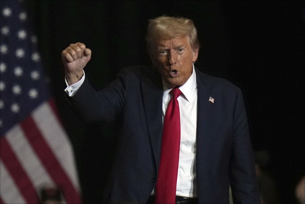 Meteorologii din SUA, AMENINȚAȚI cu moartea, din cauza dezinformării promovate de Donald Trump și susținătorii săi