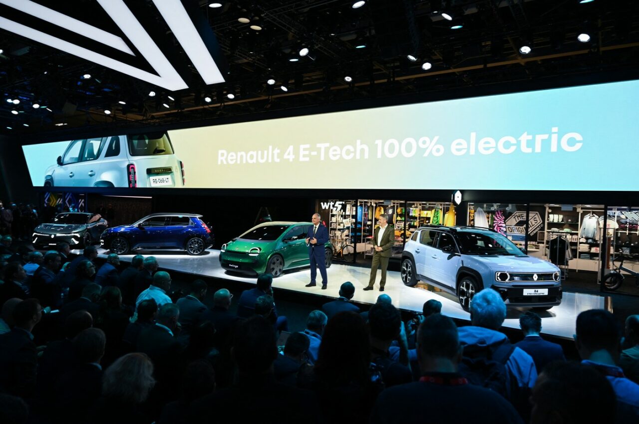 Renault a găsit soluția în implementarea unei strategii privind tranziția către mașinile ELECTRICE. Se va axa pe producția modelelor hibride