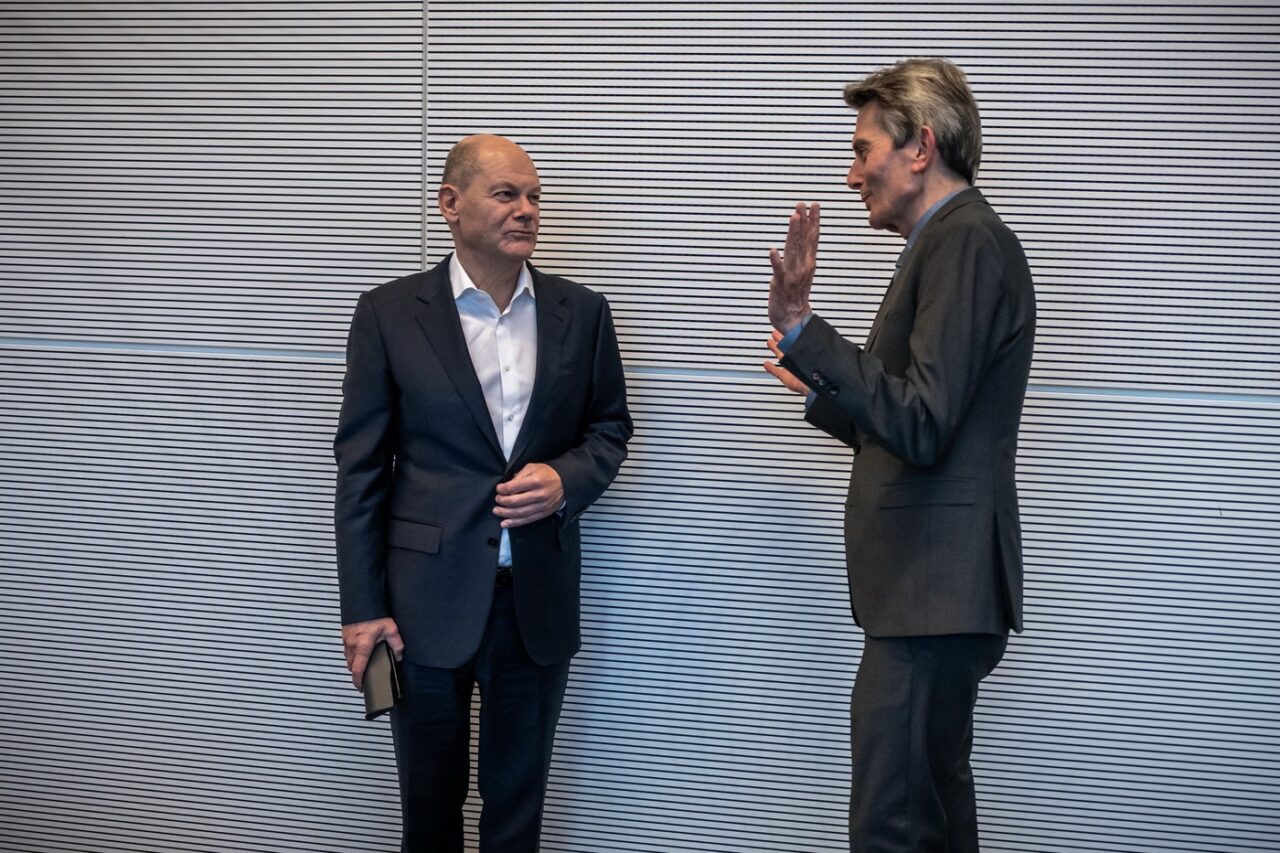 Der Spiegel: Criză politică în GERMANIA /Scholz riscă pierderea încrederii SPD, pe fondul controverselor generate de noile măsuri de securitate