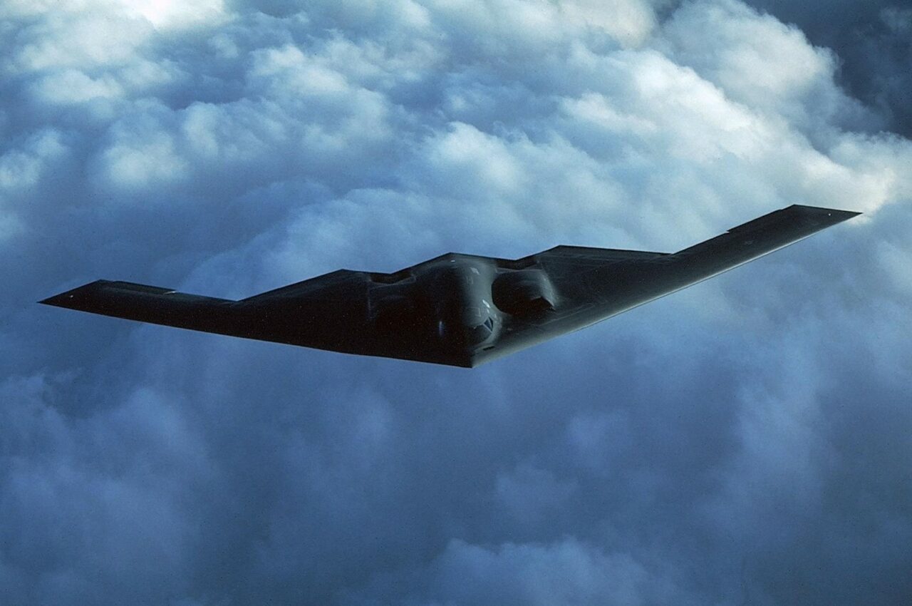 Buncărele rebelilor huthi din Yemen, atacate în raiduri aeriene cu bombardiere B-2