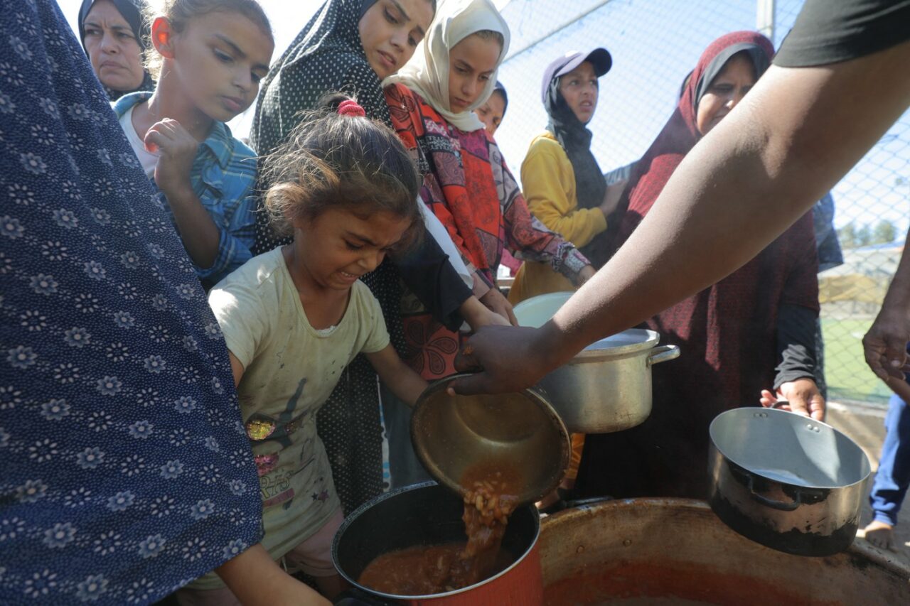 Reuters: Israelul a OPRIT importurile comerciale de alimente în Fâșia Gaza