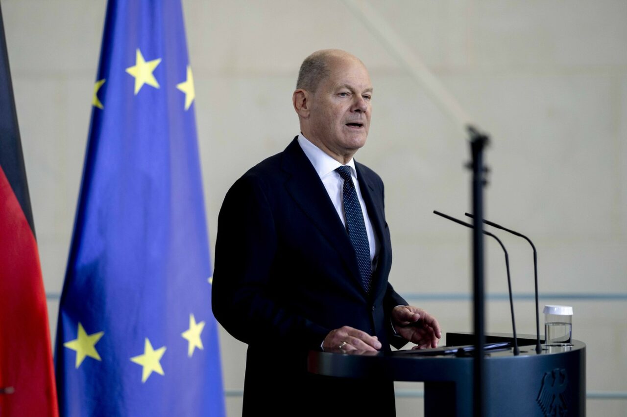Olaf Scholz: NATO continuă sprijinul militar pentru Ucraina, dar nu va deveni parte în războiul cu RUSIA