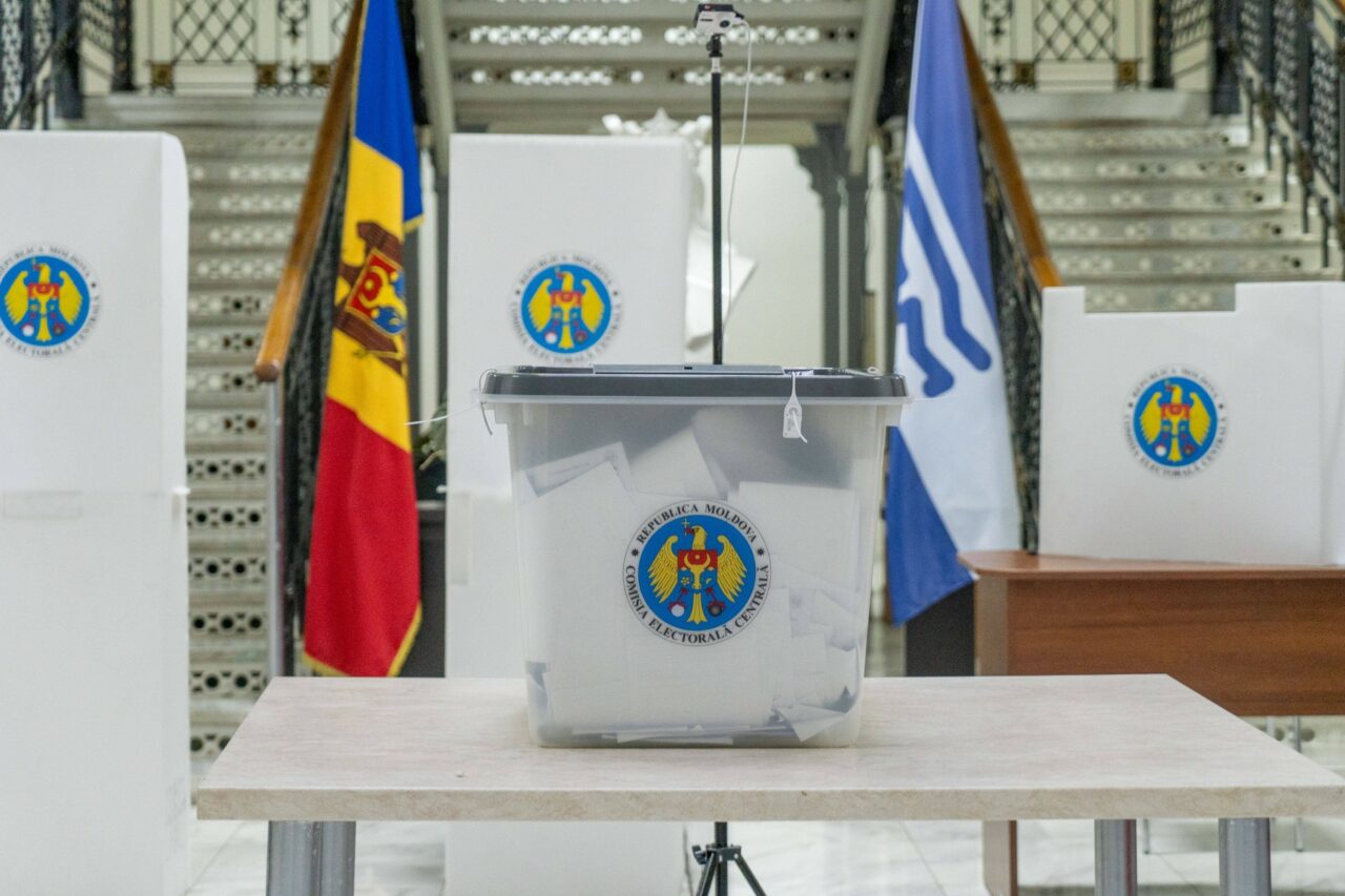 După procesarea a 97,5% din voturi, Maia Sandu și Alexandr Stoianoglu ajung în turul doi al alegerilor prezidențiale din Republica Moldova