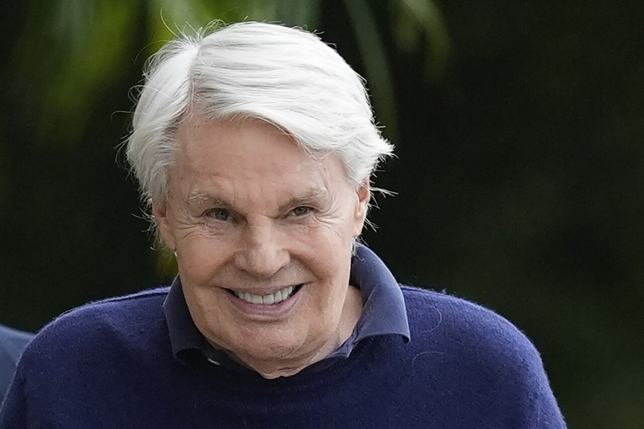 Fostul director general al Abercrombie & Fitch, ARESTAT. Michael Jeffries e acuzat că a exploatat sexual tineri vulnerabili