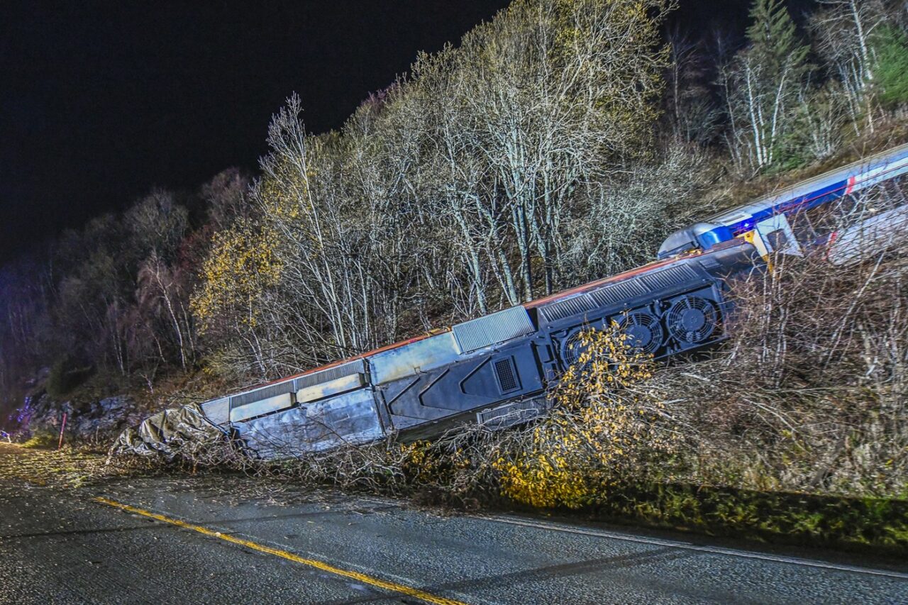 Un tren a deraiat în NORVEGIA din cauza unei alunecări de teren