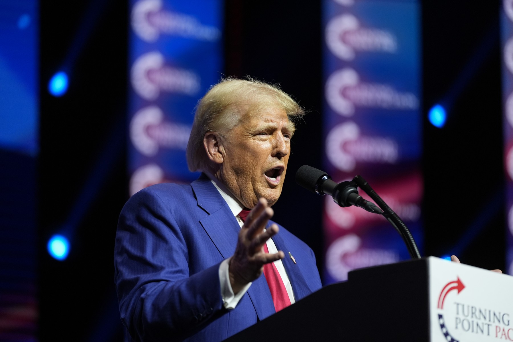 Hackerii iranieni publică e-mailuri din campania lui Trump
